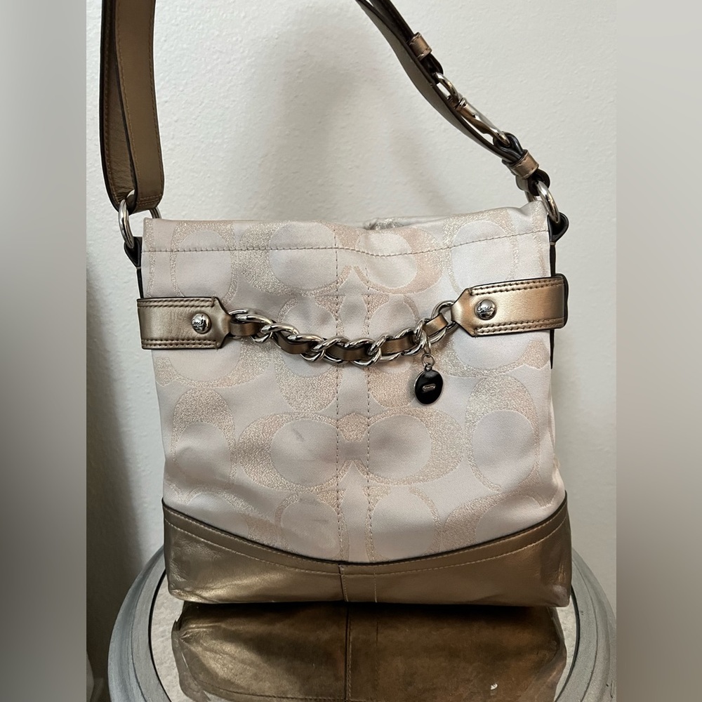 Coach medium size shoulder bag